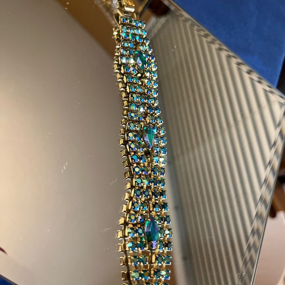 Vintage Elegant Blue, Green, and Gold Tone Bracelet - Picture 4 of 6